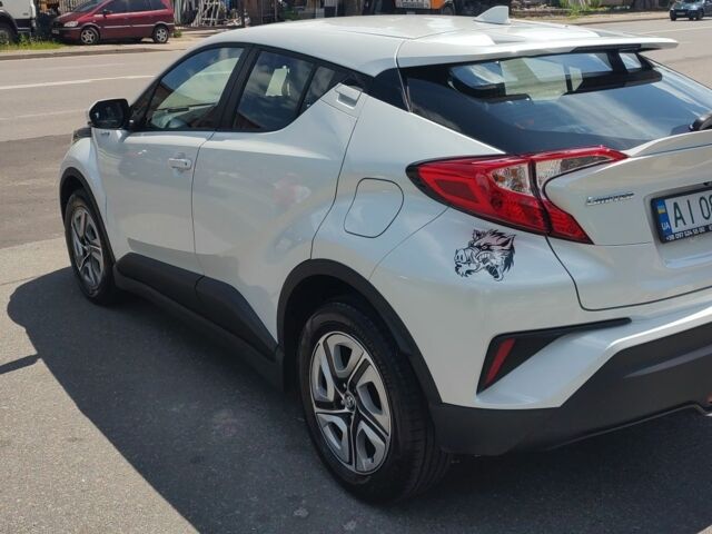 Белый Тойота C-HR, объемом двигателя 0 л и пробегом 34 тыс. км за 19000 $, фото 3 на Automoto.ua
