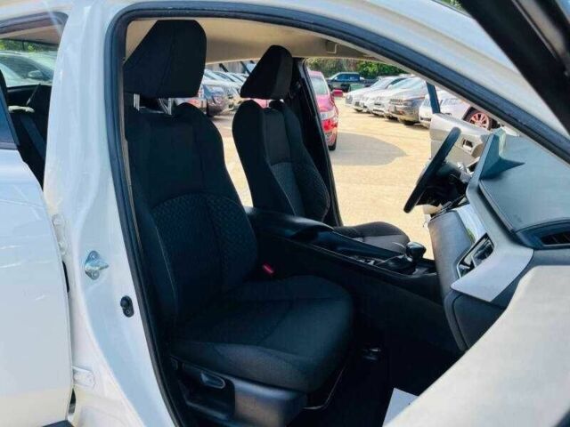 Белый Тойота C-HR, объемом двигателя 2 л и пробегом 23 тыс. км за 6300 $, фото 11 на Automoto.ua