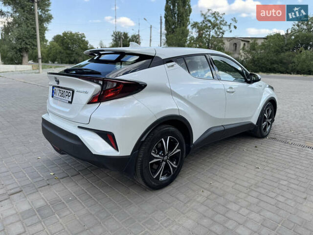 Белый Тойота C-HR, объемом двигателя 1.8 л и пробегом 38 тыс. км за 28900 $, фото 3 на Automoto.ua