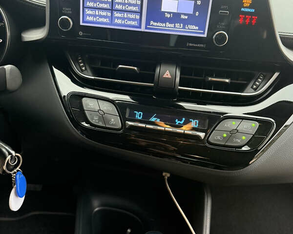 Білий Тойота C-HR, об'ємом двигуна 1.99 л та пробігом 28 тис. км за 24000 $, фото 8 на Automoto.ua
