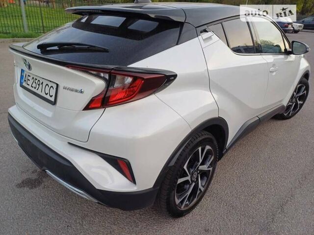 Білий Тойота C-HR, об'ємом двигуна 1.99 л та пробігом 25 тис. км за 26000 $, фото 3 на Automoto.ua