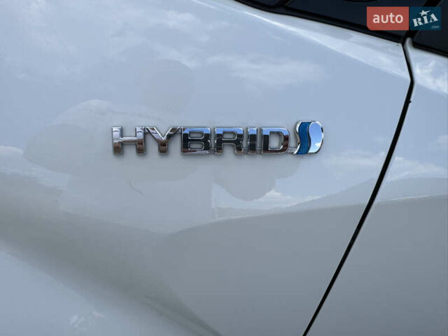 Белый Тойота C-HR, объемом двигателя 1.8 л и пробегом 38 тыс. км за 28900 $, фото 17 на Automoto.ua