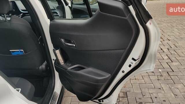 Белый Тойота C-HR, объемом двигателя 1.8 л и пробегом 86 тыс. км за 28000 $, фото 11 на Automoto.ua