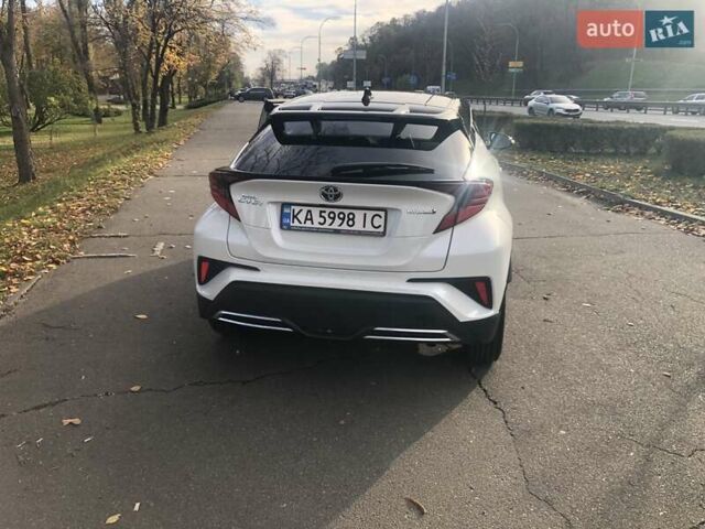 Білий Тойота C-HR, об'ємом двигуна 1.99 л та пробігом 34 тис. км за 30000 $, фото 1 на Automoto.ua