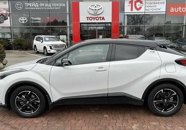 Белый Тойота C-HR, объемом двигателя 1.99 л и пробегом 26 тыс. км за 30700 $, фото 2 на Automoto.ua