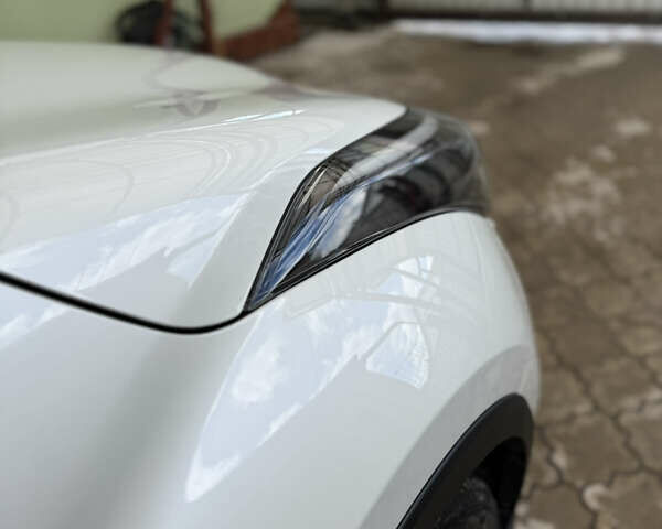 Белый Тойота C-HR, объемом двигателя 1.99 л и пробегом 135 тыс. км за 26900 $, фото 43 на Automoto.ua