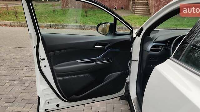 Белый Тойота C-HR, объемом двигателя 1.8 л и пробегом 86 тыс. км за 28000 $, фото 9 на Automoto.ua