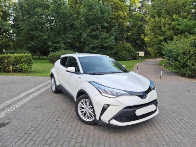 Белый Тойота C-HR, объемом двигателя 0 л и пробегом 50 тыс. км за 17000 $, фото 1 на Automoto.ua