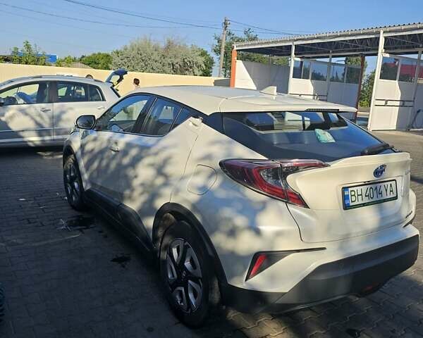 Белый Тойота C-HR, объемом двигателя 0 л и пробегом 50 тыс. км за 19500 $, фото 2 на Automoto.ua