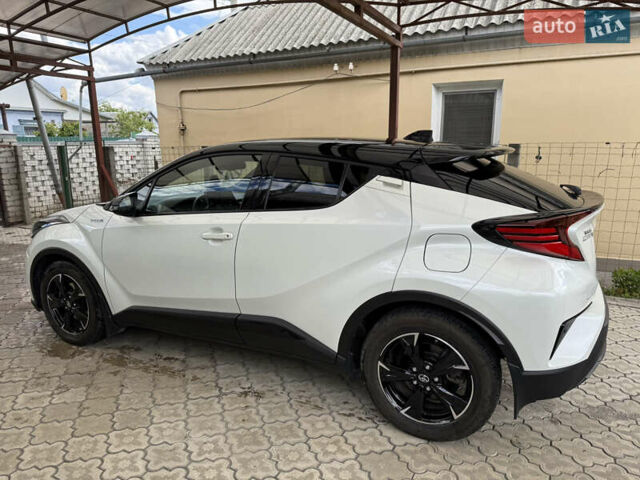 Белый Тойота C-HR, объемом двигателя 1.99 л и пробегом 135 тыс. км за 26900 $, фото 45 на Automoto.ua