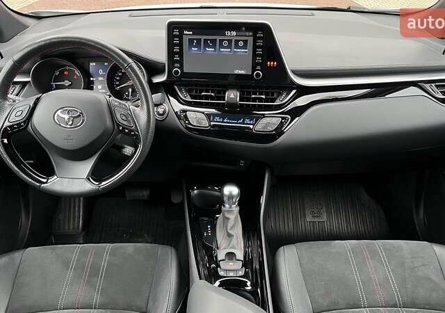 Белый Тойота C-HR, объемом двигателя 1.99 л и пробегом 26 тыс. км за 30700 $, фото 7 на Automoto.ua