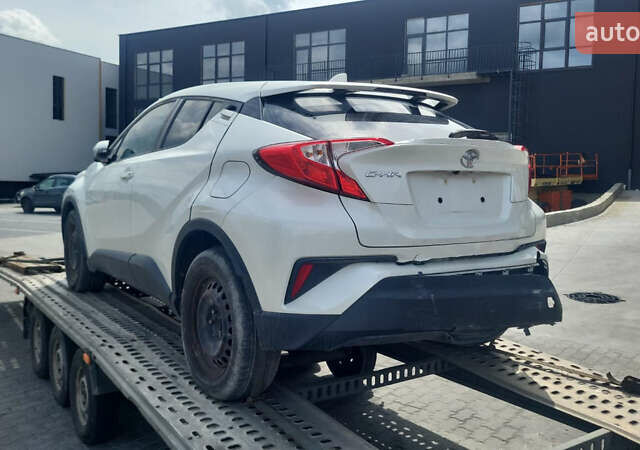 Білий Тойота C-HR, об'ємом двигуна 1.99 л та пробігом 28 тис. км за 24000 $, фото 22 на Automoto.ua