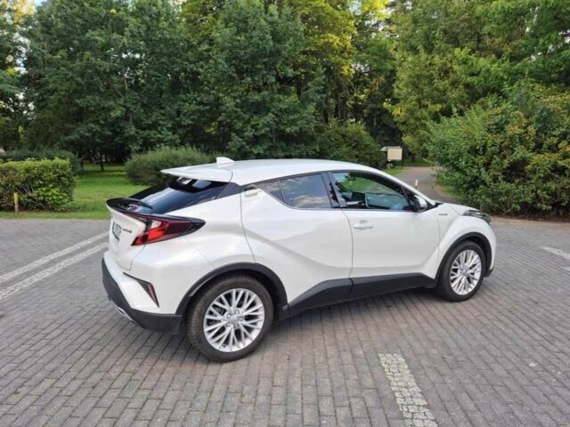 Белый Тойота C-HR, объемом двигателя 0 л и пробегом 50 тыс. км за 17000 $, фото 3 на Automoto.ua