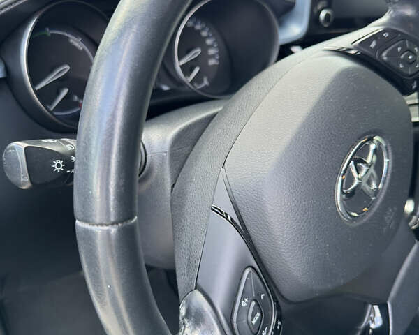 Белый Тойота C-HR, объемом двигателя 1.8 л и пробегом 38 тыс. км за 28900 $, фото 20 на Automoto.ua