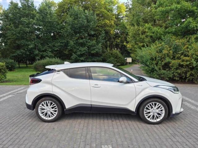 Белый Тойота C-HR, объемом двигателя 0 л и пробегом 50 тыс. км за 17000 $, фото 2 на Automoto.ua