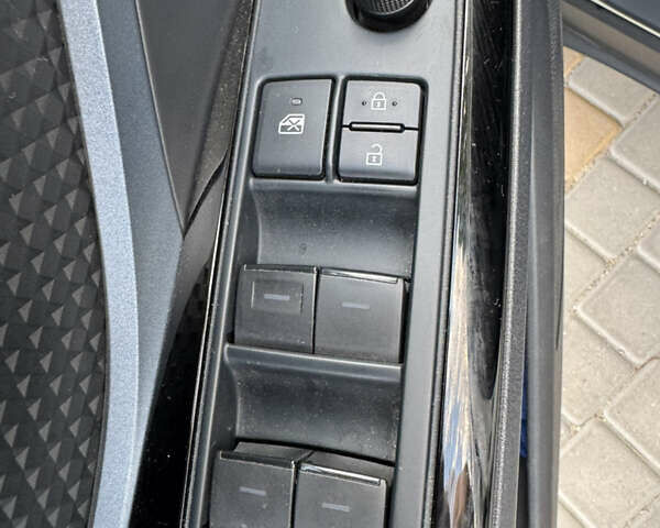 Белый Тойота C-HR, объемом двигателя 1.8 л и пробегом 38 тыс. км за 28900 $, фото 25 на Automoto.ua