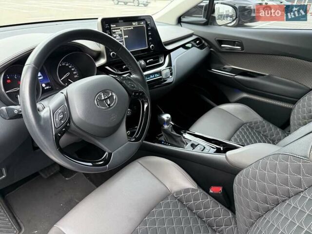 Білий Тойота C-HR, об'ємом двигуна 1.2 л та пробігом 24 тис. км за 25000 $, фото 2 на Automoto.ua