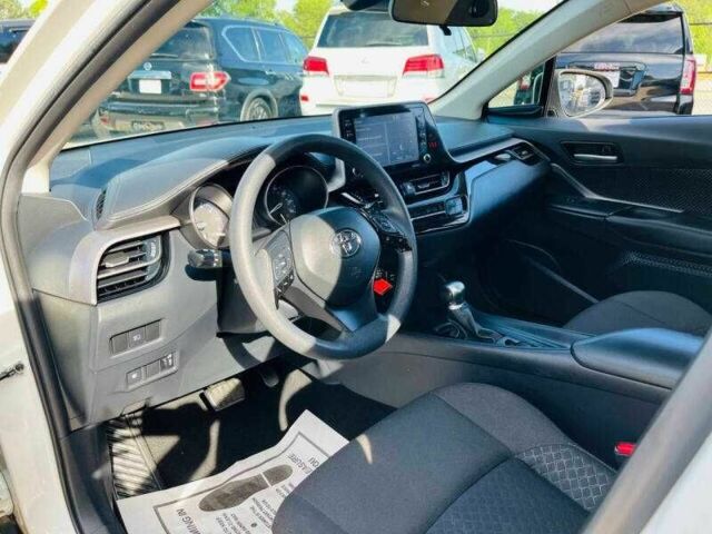 Белый Тойота C-HR, объемом двигателя 2 л и пробегом 23 тыс. км за 6300 $, фото 7 на Automoto.ua