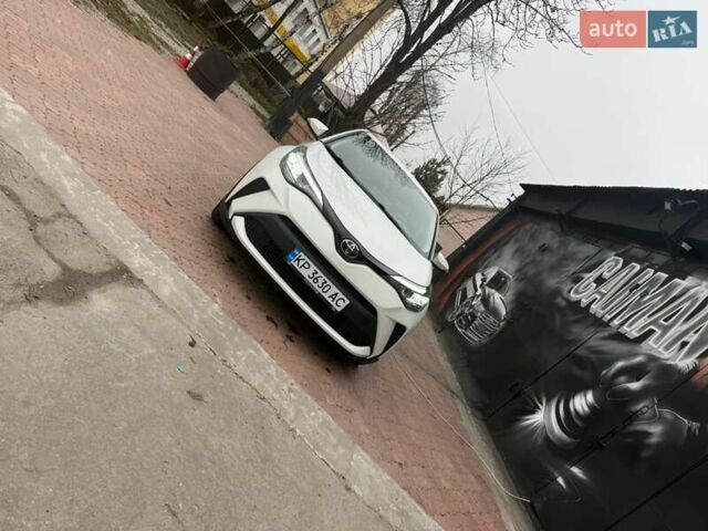 Білий Тойота C-HR, об'ємом двигуна 1.99 л та пробігом 28 тис. км за 24000 $, фото 1 на Automoto.ua