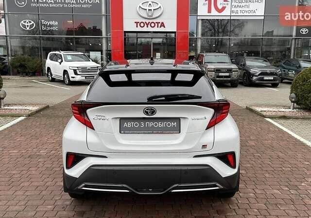 Белый Тойота C-HR, объемом двигателя 1.99 л и пробегом 26 тыс. км за 30700 $, фото 3 на Automoto.ua