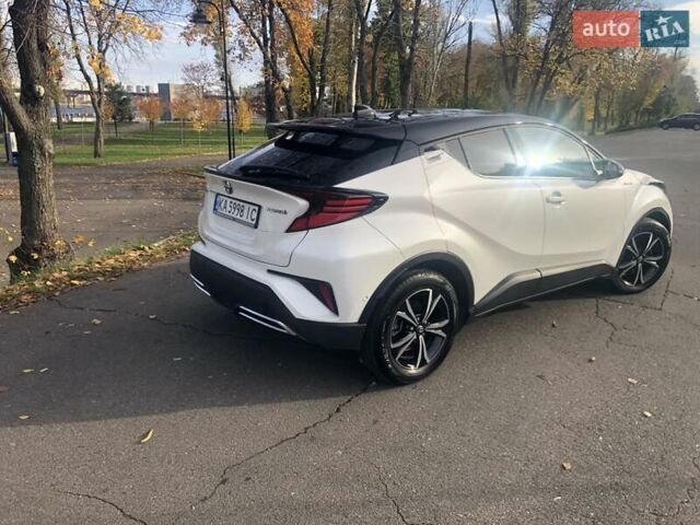 Білий Тойота C-HR, об'ємом двигуна 1.99 л та пробігом 34 тис. км за 30000 $, фото 3 на Automoto.ua
