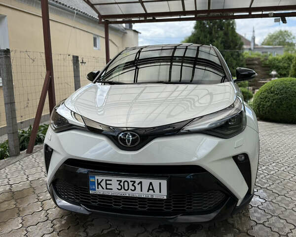 Белый Тойота C-HR, объемом двигателя 1.99 л и пробегом 135 тыс. км за 26900 $, фото 3 на Automoto.ua