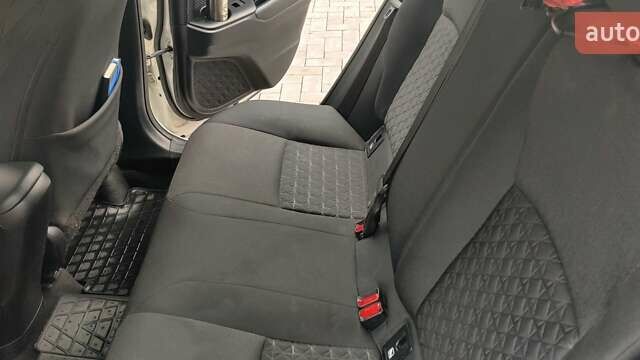 Белый Тойота C-HR, объемом двигателя 1.8 л и пробегом 86 тыс. км за 28000 $, фото 7 на Automoto.ua