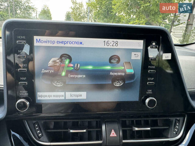 Белый Тойота C-HR, объемом двигателя 1.8 л и пробегом 38 тыс. км за 28900 $, фото 34 на Automoto.ua