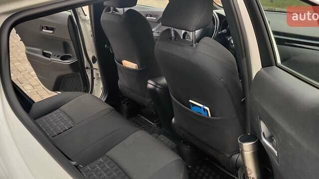 Белый Тойота C-HR, объемом двигателя 1.8 л и пробегом 86 тыс. км за 28000 $, фото 8 на Automoto.ua