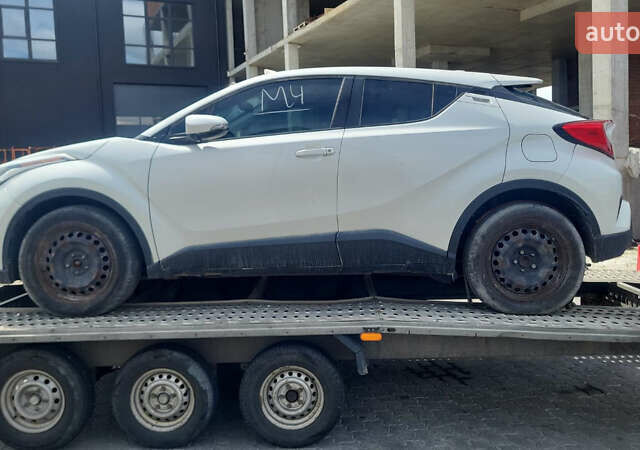 Білий Тойота C-HR, об'ємом двигуна 1.99 л та пробігом 28 тис. км за 24000 $, фото 21 на Automoto.ua
