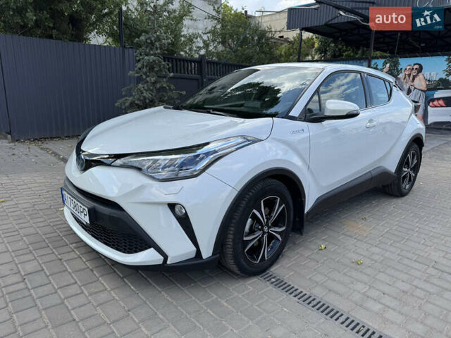 Белый Тойота C-HR, объемом двигателя 1.8 л и пробегом 38 тыс. км за 28900 $, фото 2 на Automoto.ua