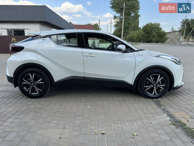 Белый Тойота C-HR, объемом двигателя 1.8 л и пробегом 38 тыс. км за 28900 $, фото 4 на Automoto.ua