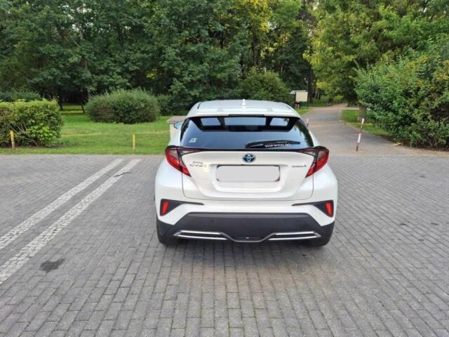 Белый Тойота C-HR, объемом двигателя 0 л и пробегом 50 тыс. км за 17000 $, фото 4 на Automoto.ua