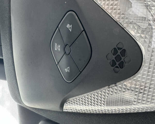 Белый Тойота C-HR, объемом двигателя 1.8 л и пробегом 38 тыс. км за 28900 $, фото 26 на Automoto.ua