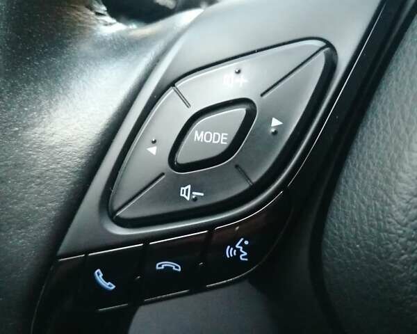 Белый Тойота C-HR, объемом двигателя 1.8 л и пробегом 31 тыс. км за 31000 $, фото 24 на Automoto.ua