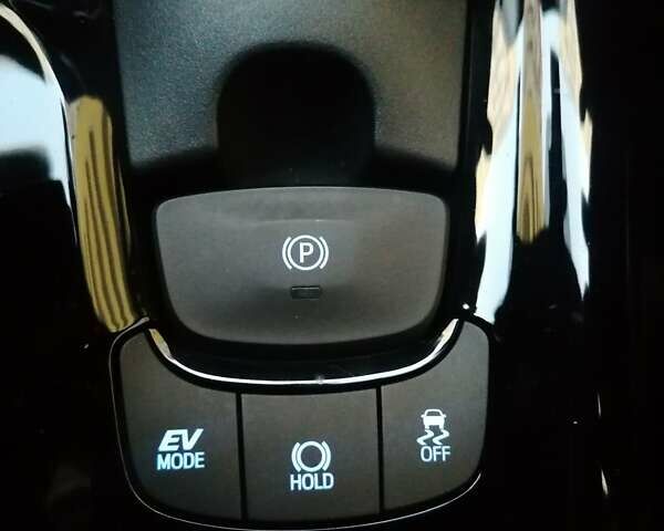 Белый Тойота C-HR, объемом двигателя 1.8 л и пробегом 31 тыс. км за 31000 $, фото 30 на Automoto.ua