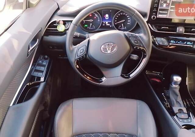 Белый Тойота C-HR, объемом двигателя 1.8 л и пробегом 31 тыс. км за 31000 $, фото 20 на Automoto.ua