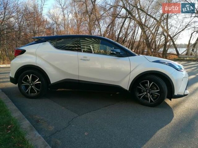 Белый Тойота C-HR, объемом двигателя 1.8 л и пробегом 31 тыс. км за 31000 $, фото 4 на Automoto.ua