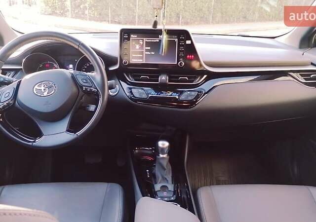 Белый Тойота C-HR, объемом двигателя 1.8 л и пробегом 31 тыс. км за 31000 $, фото 19 на Automoto.ua