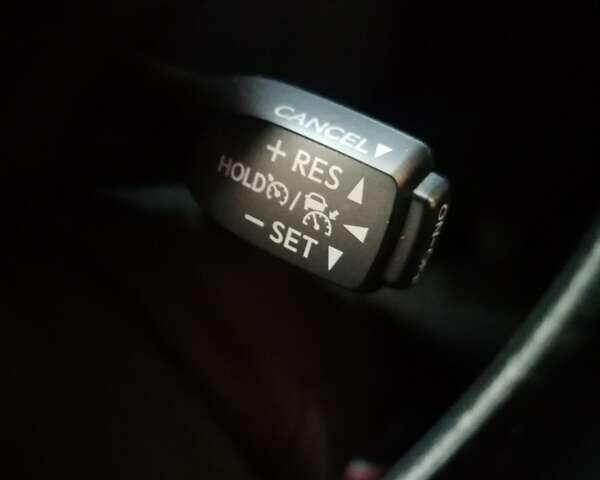 Белый Тойота C-HR, объемом двигателя 1.8 л и пробегом 31 тыс. км за 31000 $, фото 28 на Automoto.ua