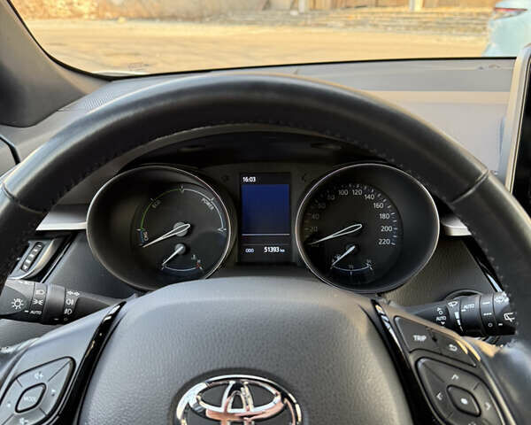 Белый Тойота C-HR, объемом двигателя 1.99 л и пробегом 51 тыс. км за 30500 $, фото 12 на Automoto.ua