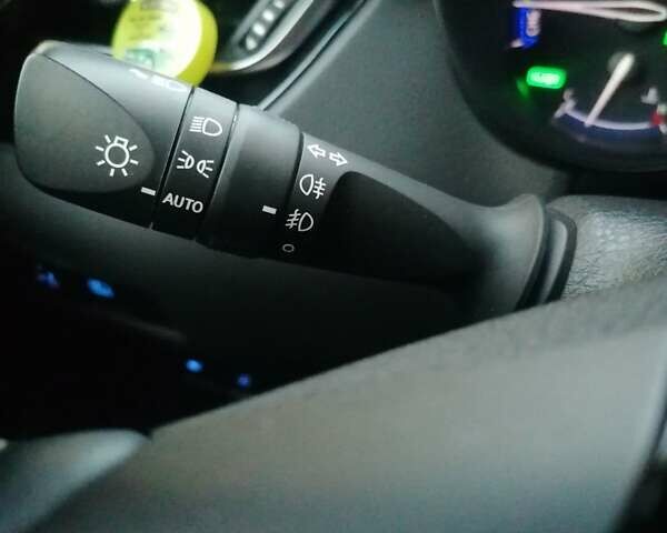 Белый Тойота C-HR, объемом двигателя 1.8 л и пробегом 31 тыс. км за 31000 $, фото 26 на Automoto.ua