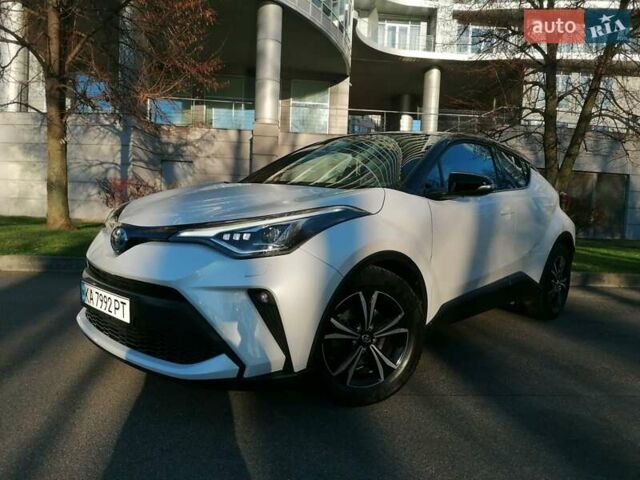Белый Тойота C-HR, объемом двигателя 1.8 л и пробегом 31 тыс. км за 31000 $, фото 1 на Automoto.ua