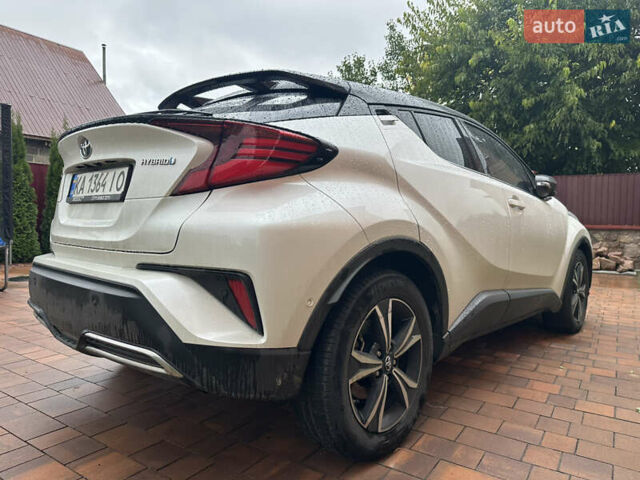 Белый Тойота C-HR, объемом двигателя 1.99 л и пробегом 90 тыс. км за 29700 $, фото 2 на Automoto.ua