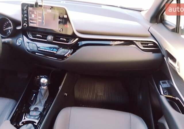 Белый Тойота C-HR, объемом двигателя 1.8 л и пробегом 31 тыс. км за 31000 $, фото 21 на Automoto.ua