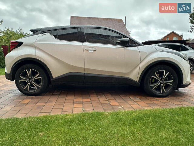 Белый Тойота C-HR, объемом двигателя 1.99 л и пробегом 90 тыс. км за 29700 $, фото 1 на Automoto.ua