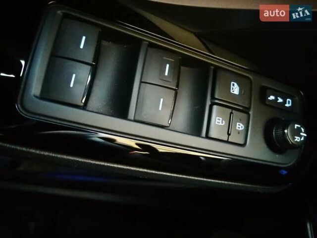 Белый Тойота C-HR, объемом двигателя 1.8 л и пробегом 31 тыс. км за 31000 $, фото 31 на Automoto.ua