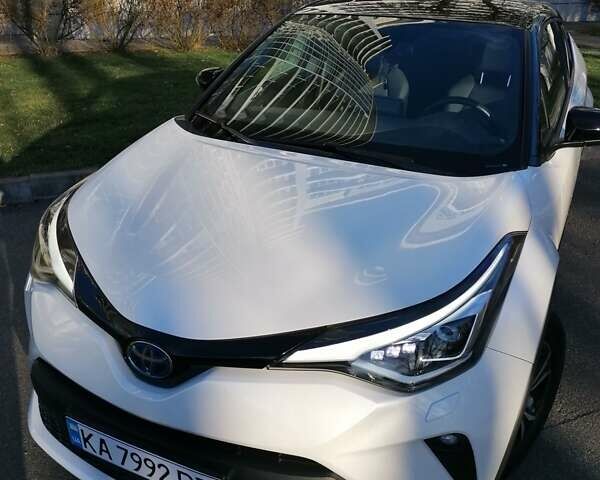 Белый Тойота C-HR, объемом двигателя 1.8 л и пробегом 31 тыс. км за 31000 $, фото 10 на Automoto.ua