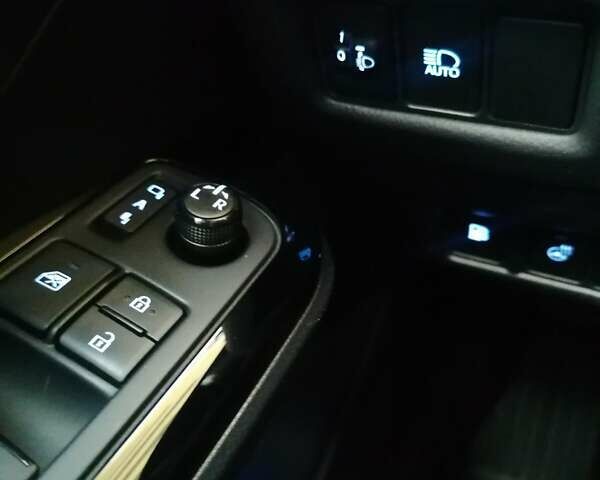 Белый Тойота C-HR, объемом двигателя 1.8 л и пробегом 31 тыс. км за 31000 $, фото 33 на Automoto.ua