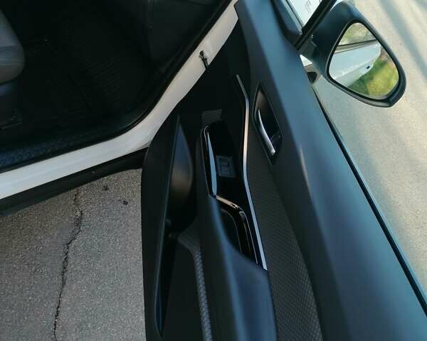 Белый Тойота C-HR, объемом двигателя 1.8 л и пробегом 31 тыс. км за 31000 $, фото 15 на Automoto.ua